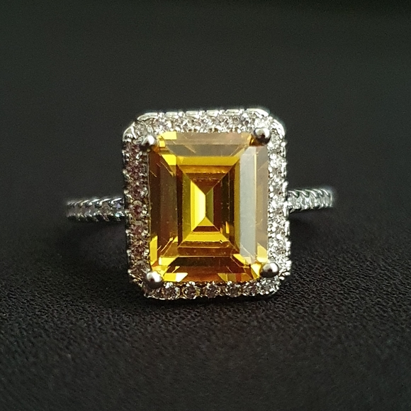 Jewelry - Charm Siver Rectangle Yellow Crystal Ring